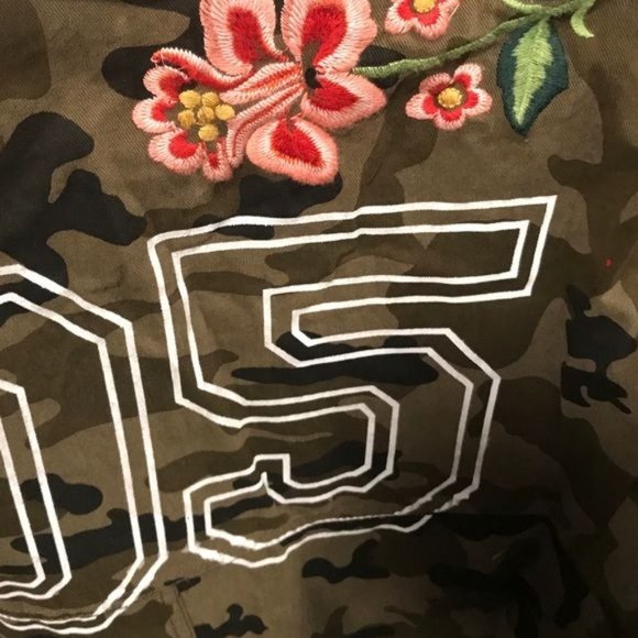 Romeo + Juliet Couture Floral Embroidered Liberty Hidden Hood Camo Jacket Small - Picture 4 of 16